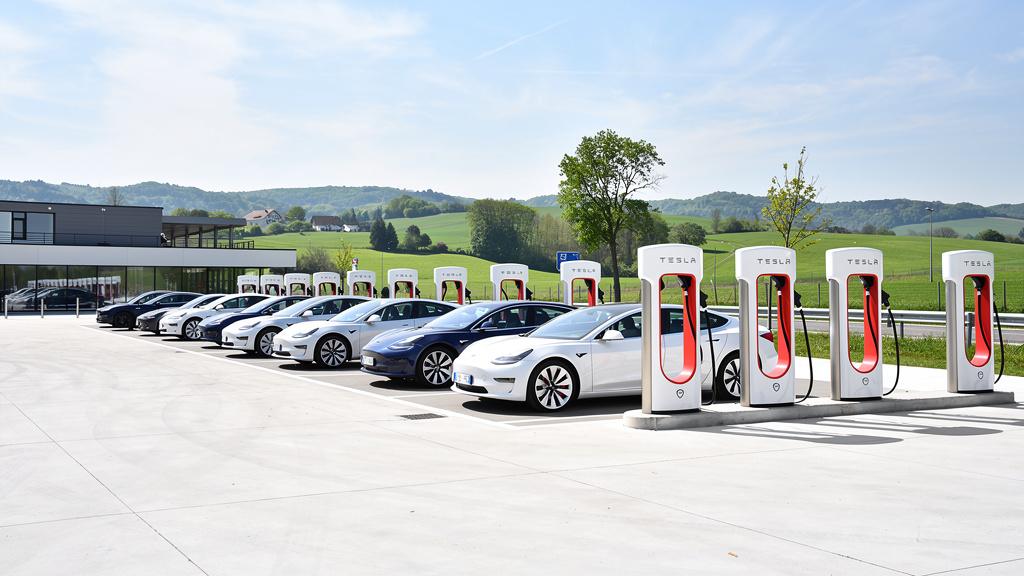 Le réseau Tesla Superchargers en France : ce qu'il faut savoir