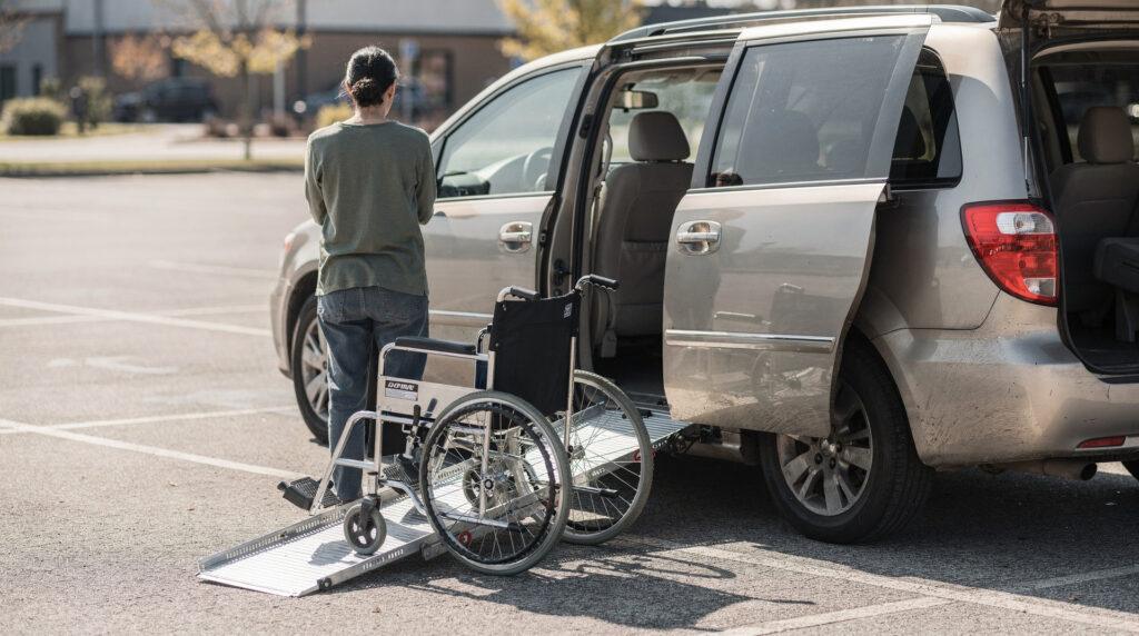 Voiture aménagée pour personne à mobilité réduite