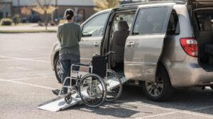 Voiture aménagée pour personne à mobilité réduite